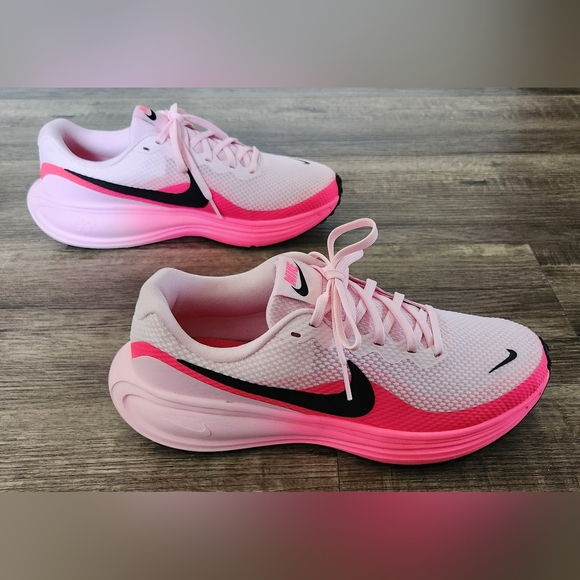 **LIKE NEW** Nike Revolution 8 Sz 9 Pink Foam Hyper Pink Running Walking Shoe - Picture 2 of 11